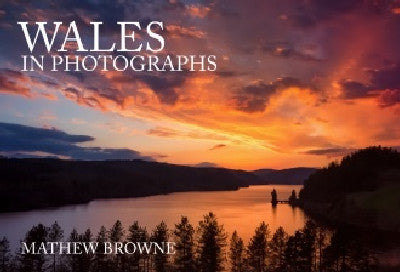 Clawr llyfr / Book cover: Wales in Photographs