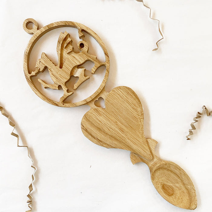 Llwy Garu Huw Jones (Engraved) | Welsh Lovespoon - Siop Y Pentan