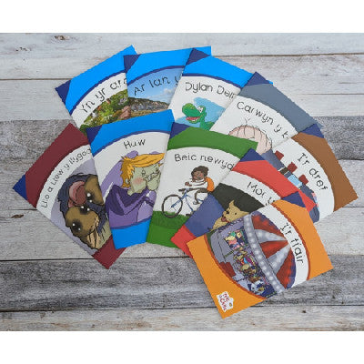 Clawr llyfr / Book cover: Tric a Chlic: Cam 3 - Set o Lyfrau (English Medium Schools)