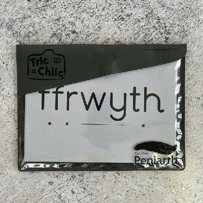 Cerdyn cyfarch / Greeting card: Tric a Chlic Cam 3 - Waled Cardiau Llwyd tywyll