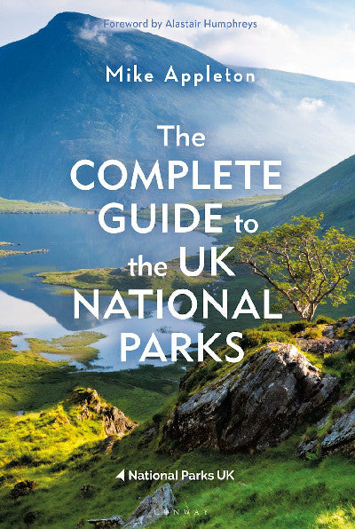 Clawr llyfr / Book cover: The Complete Guide to the UK National Parks