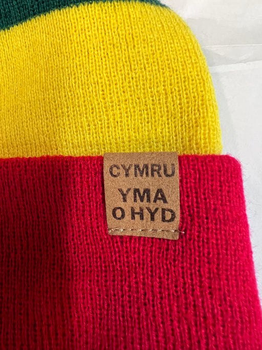 Wales Bobble Hat - Het Pel-droed Cymru 'Yma o Hyd' - Siop Y Pentan